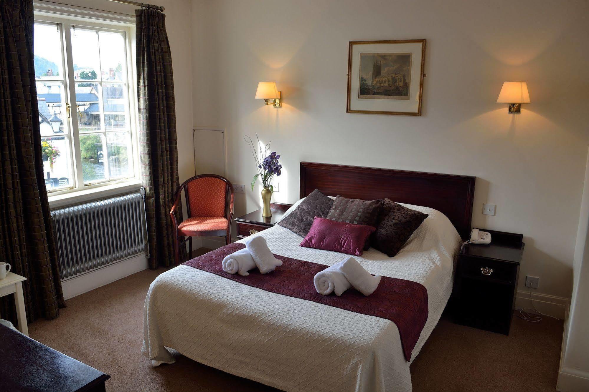 The Royal Hotel Llangollen Exterior photo