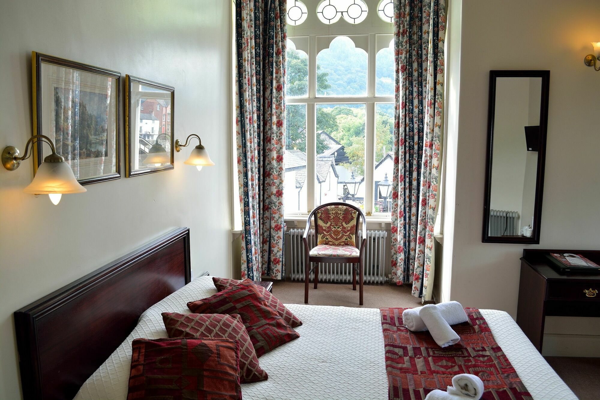 The Royal Hotel Llangollen Exterior photo