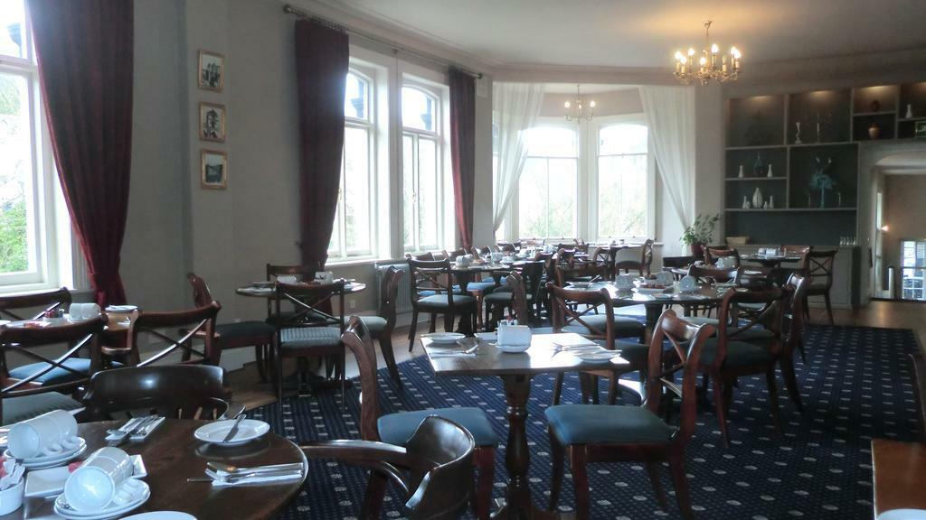 The Royal Hotel Llangollen Exterior photo