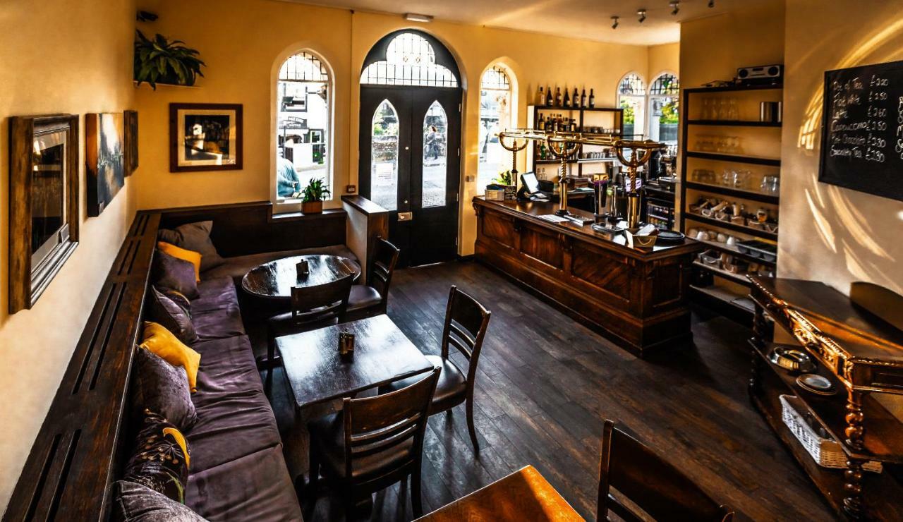 The Royal Hotel Llangollen Exterior photo